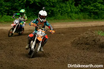 The best dirt bikes for 9-10 year olds (Parents guide & rough price guide)